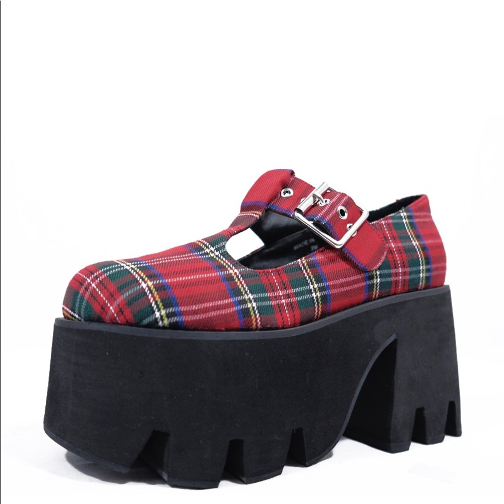 NEW— CHARLA TEDRICK TARTAN TEE PLATFORM.
